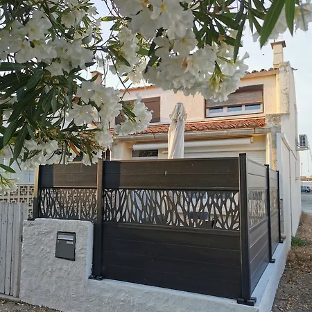 Pavillon T3 Proche De La Terrasse Garage Parking Holiday home *